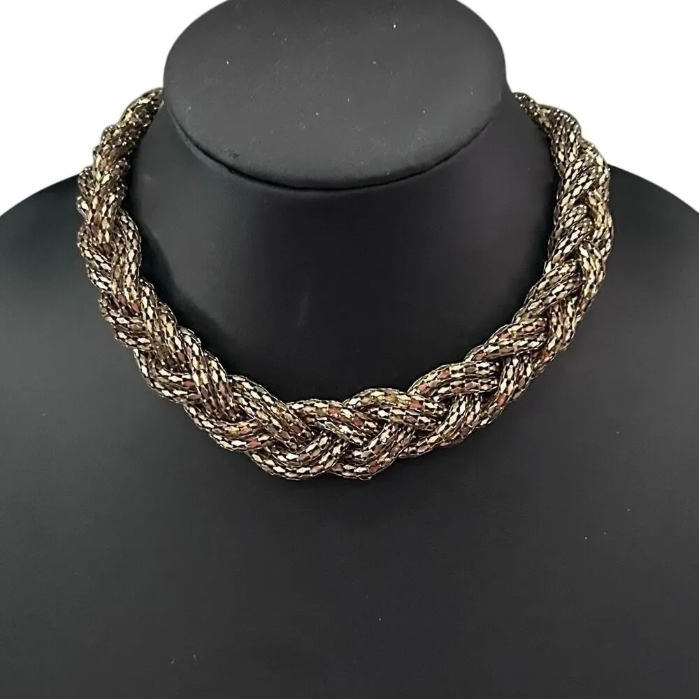 Express statement necklace